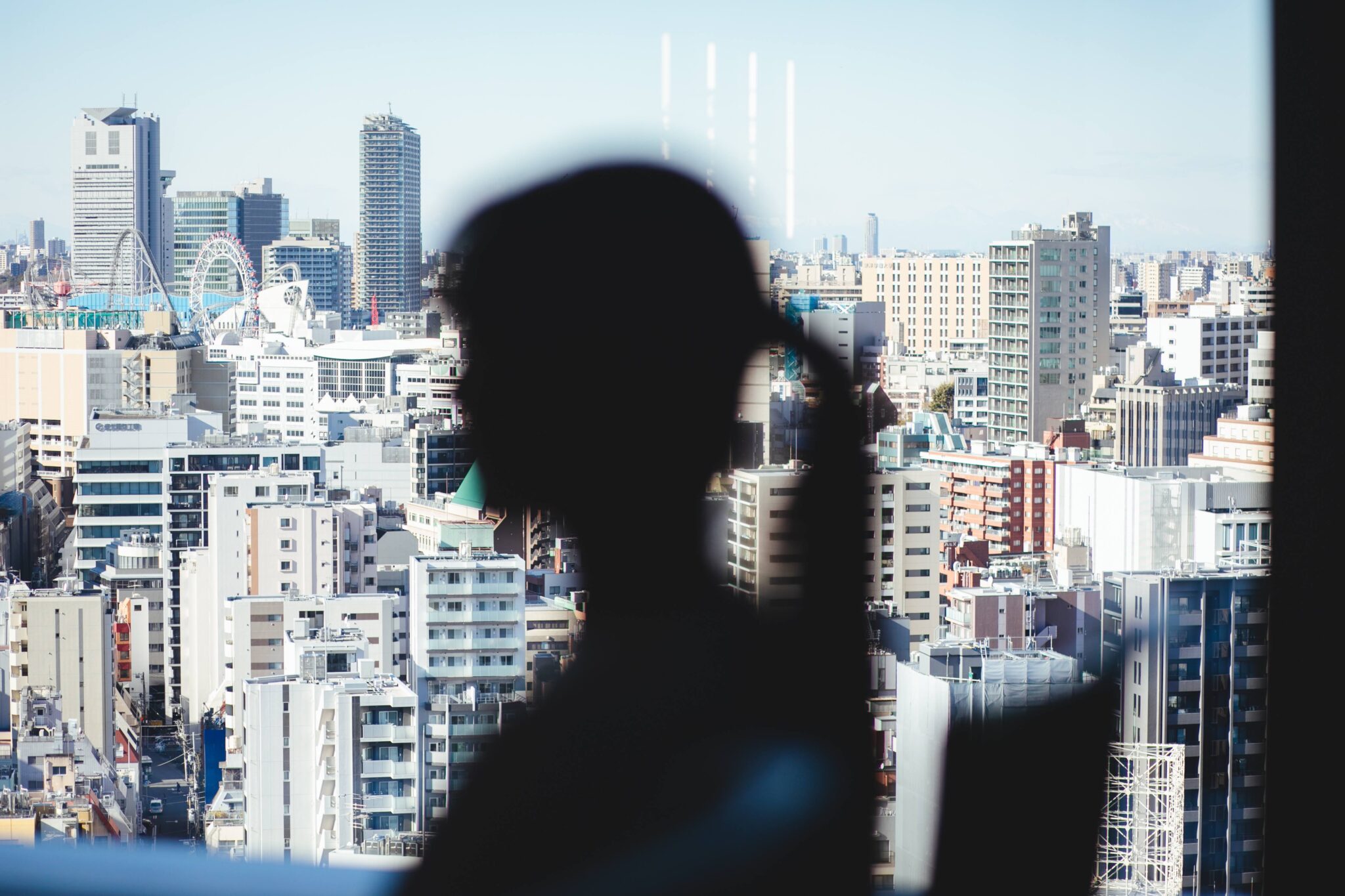 内定をもらえない学生の4つの特徴について考えている光景