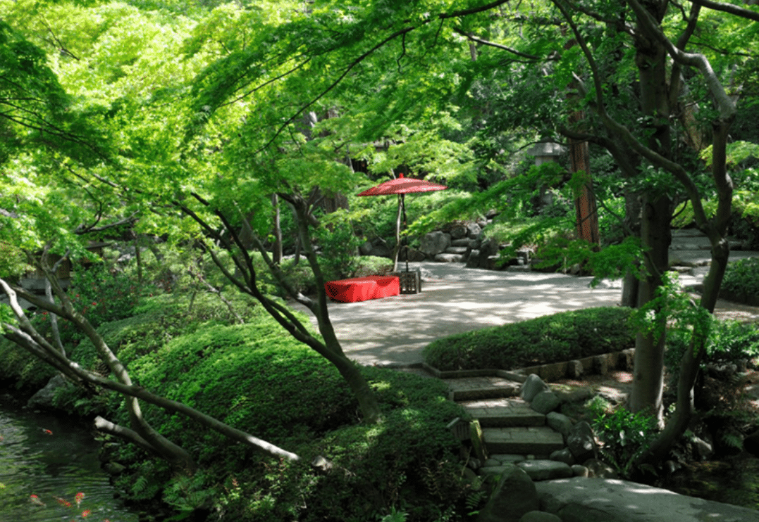 八芳園の庭園の画像