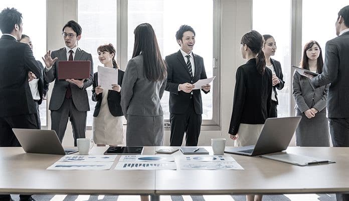 社内ディスカッションの様子