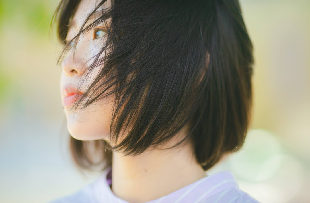 女性の横顔