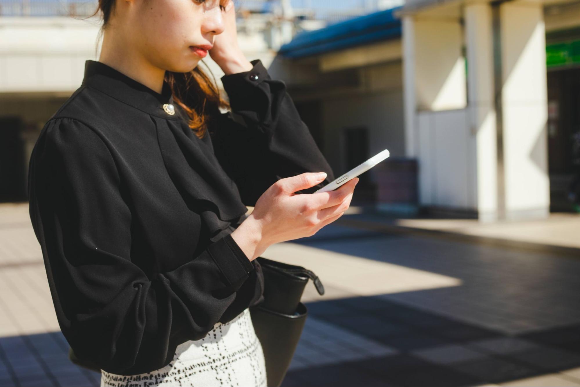 業界での立ち位置を調べている就活生